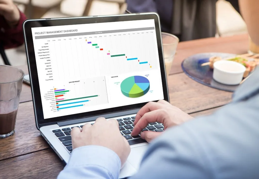 <b style="color:#000;">Microsoft Office licence</b><br><br><b style="font-weight:400;font-size:13px;color:#000;">Nabavite Microsoft Office licence i unapredite produktivnost svog tima. Pristupite najnovijim alatima, ali i poslednjim verzijama za Word, Excel, PowerPoint i Outlook, uz sigurnost i jednostavno upravljanje licencama.</b>
